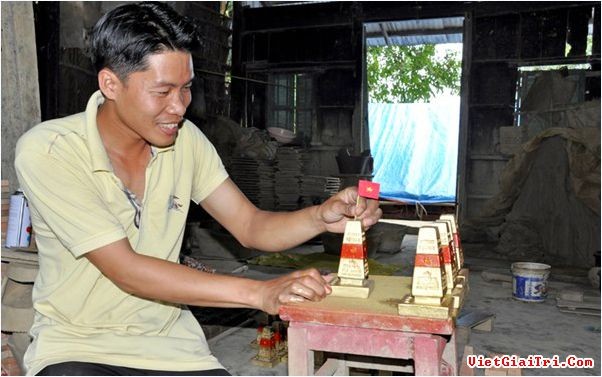 Maker of replicas of Truong Sa sovereignty marker - ảnh 1